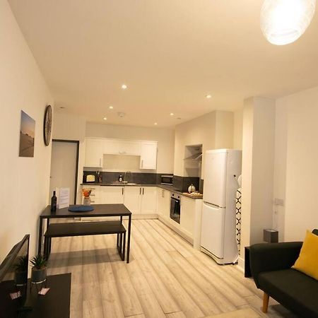 Luxe Living City Apartment - Beach, Wifi, Parking Swansea Exteriör bild