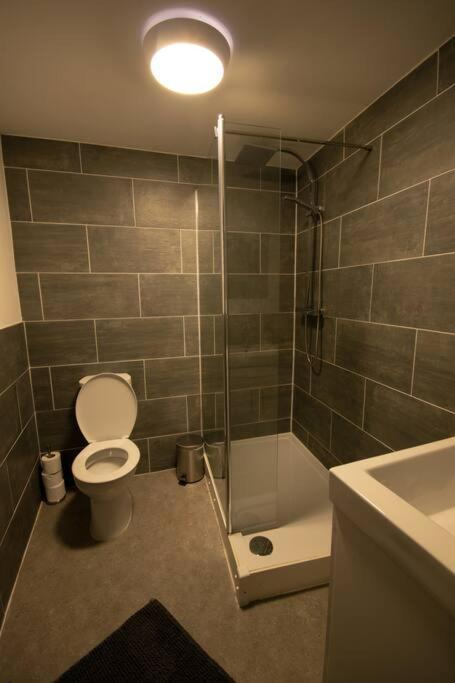 Luxe Living City Apartment - Beach, Wifi, Parking Swansea Exteriör bild