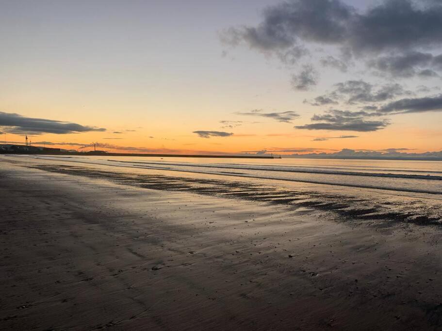 Luxe Living City Apartment - Beach, Wifi, Parking Swansea Exteriör bild