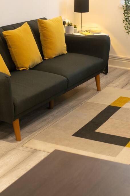 Luxe Living City Apartment - Beach, Wifi, Parking Swansea Exteriör bild