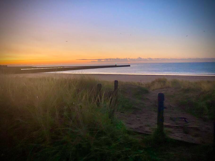 Luxe Living City Apartment - Beach, Wifi, Parking Swansea Exteriör bild