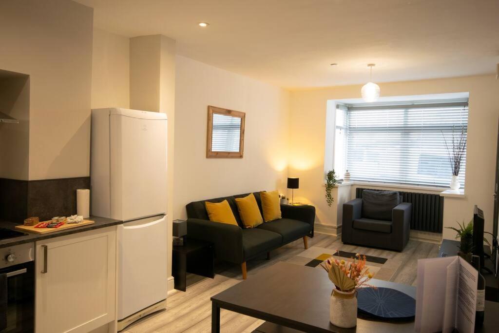 Luxe Living City Apartment - Beach, Wifi, Parking Swansea Exteriör bild