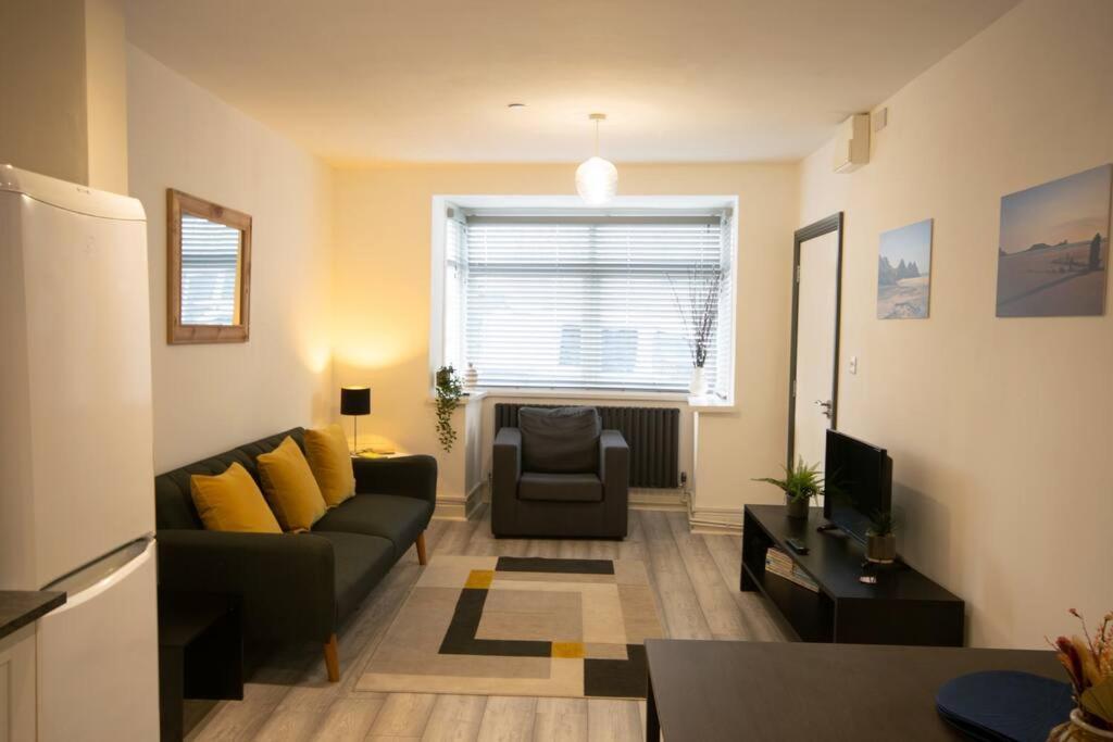 Luxe Living City Apartment - Beach, Wifi, Parking Swansea Exteriör bild